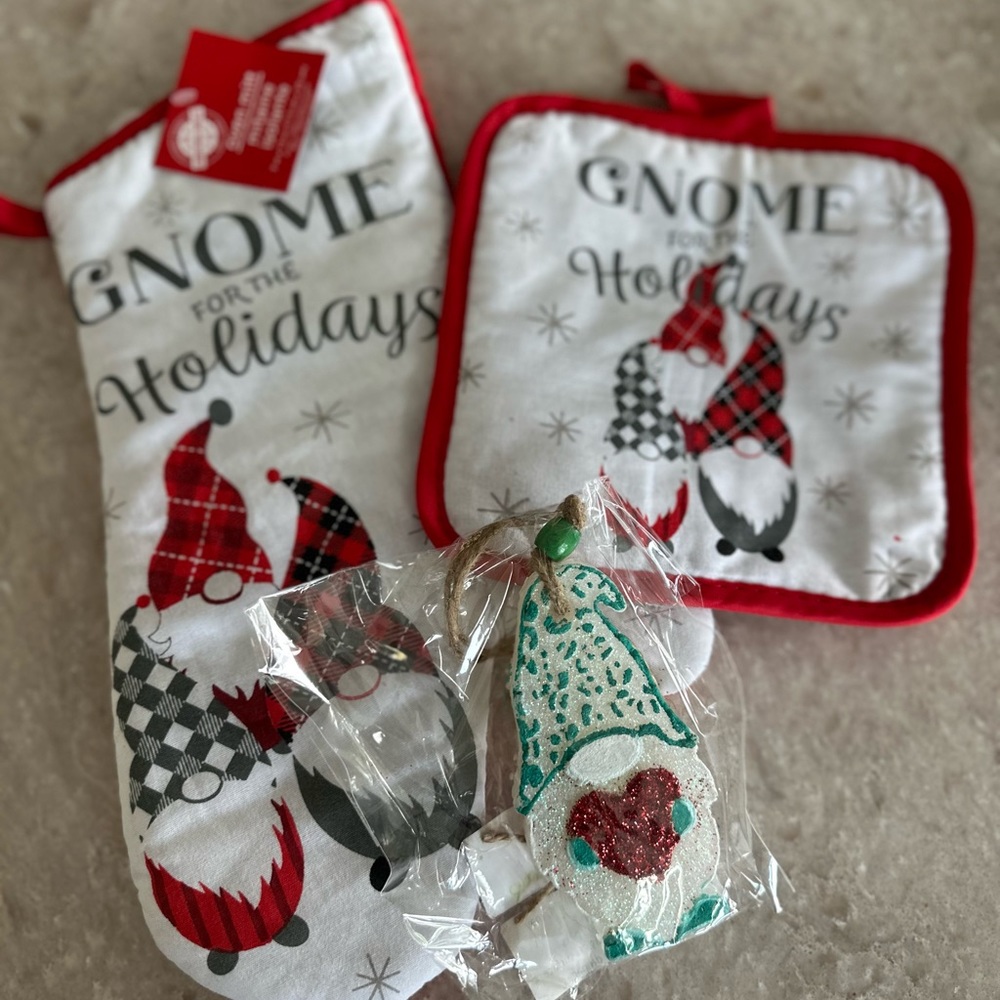 Gnome For the Holiday Bundle with Oven Mitt, Hot Pad